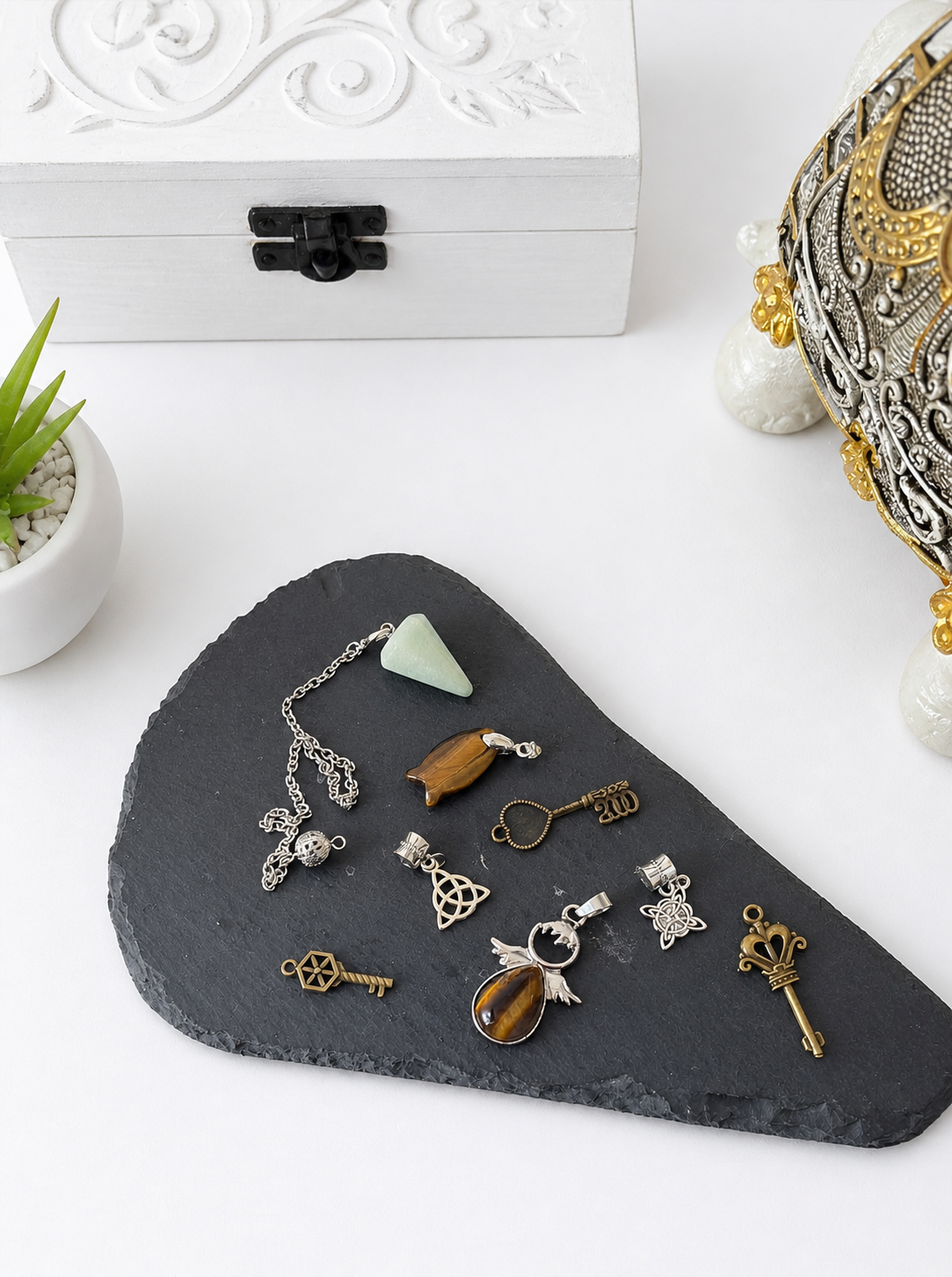 Amuletos de Protección 🔮 – Elige el Tuyo y Activa tu Energía